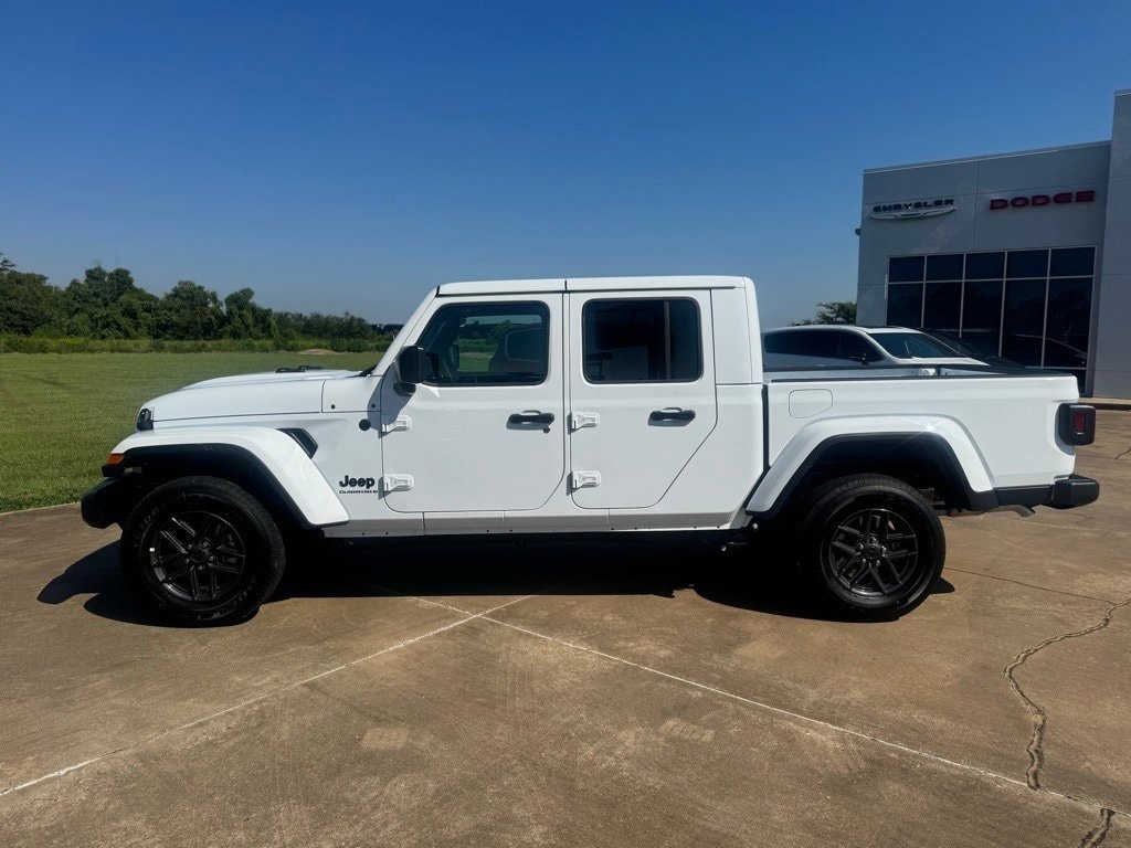 New 2025 Jeep Gladiator SPORT S 4X4 Pickup