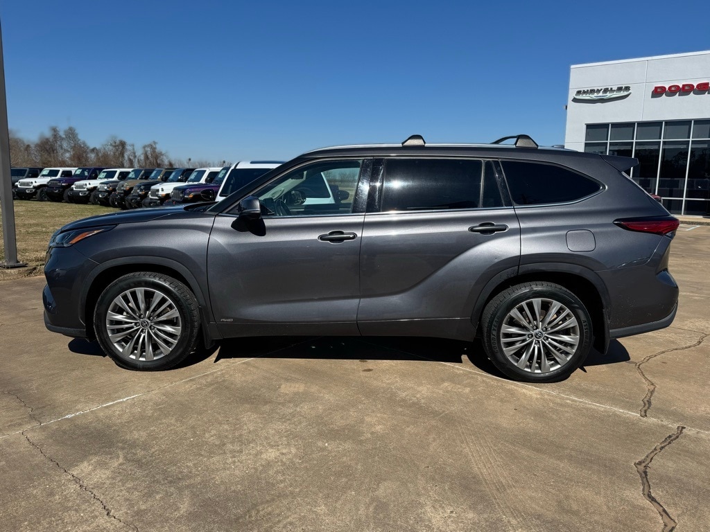 Used 2022 Toyota Highlander Hybrid Platinum SUV