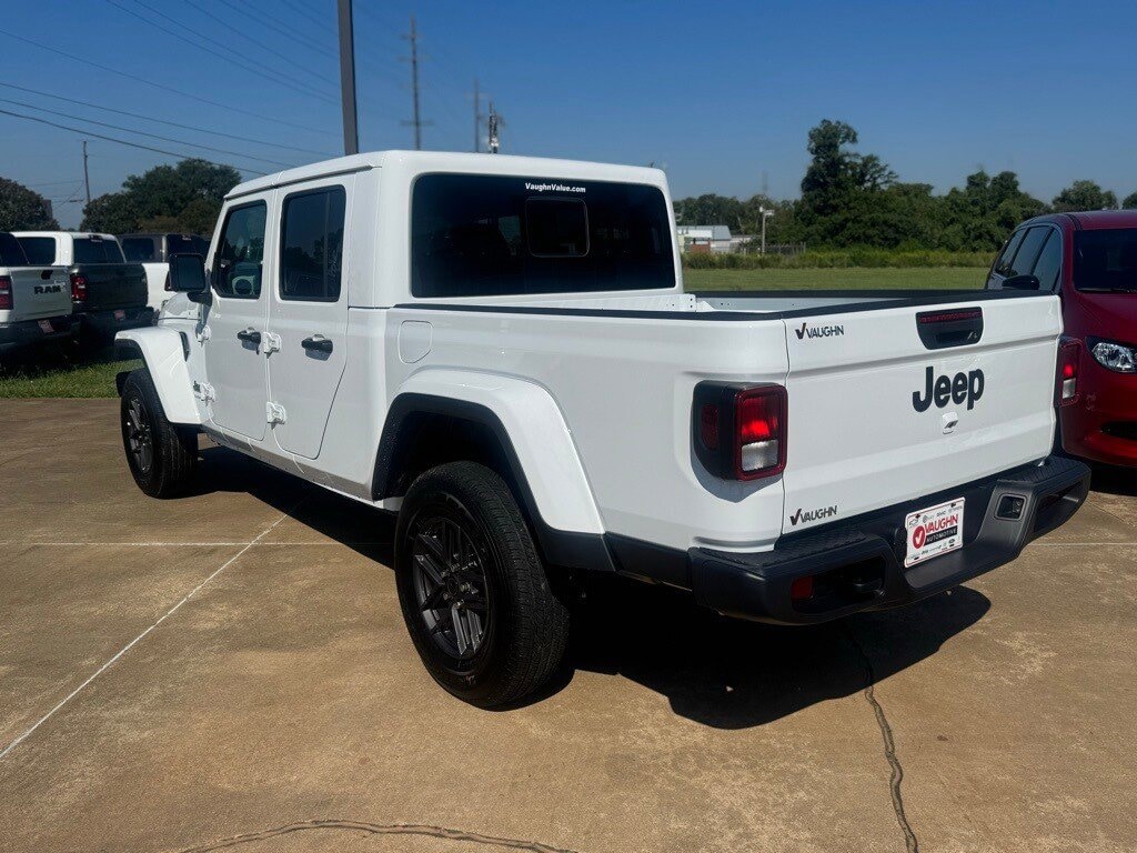 New 2025 Jeep Gladiator SPORT S 4X4 Pickup
