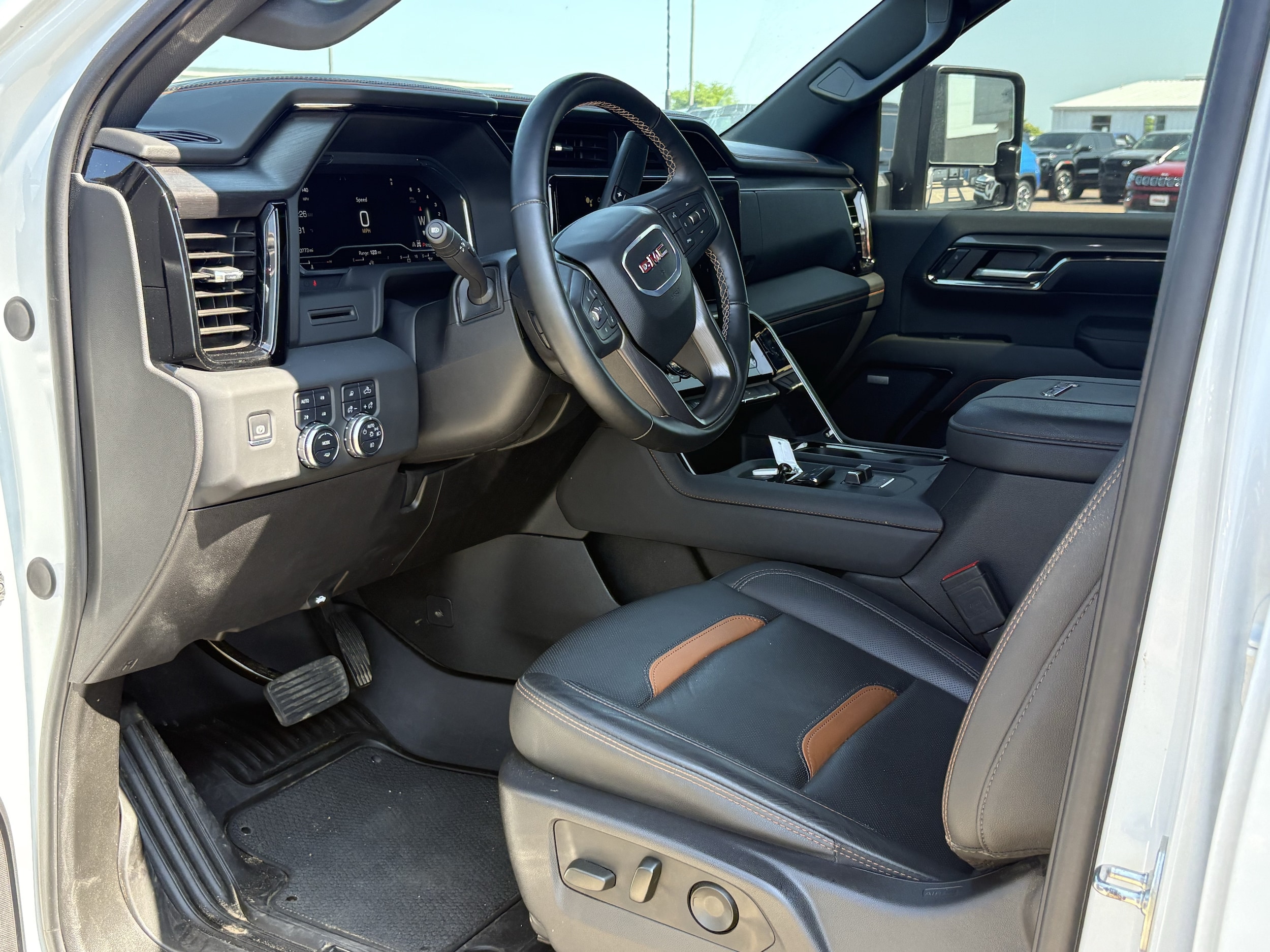 2024 GMC Sierra 2500HD AT4 - Photo 10