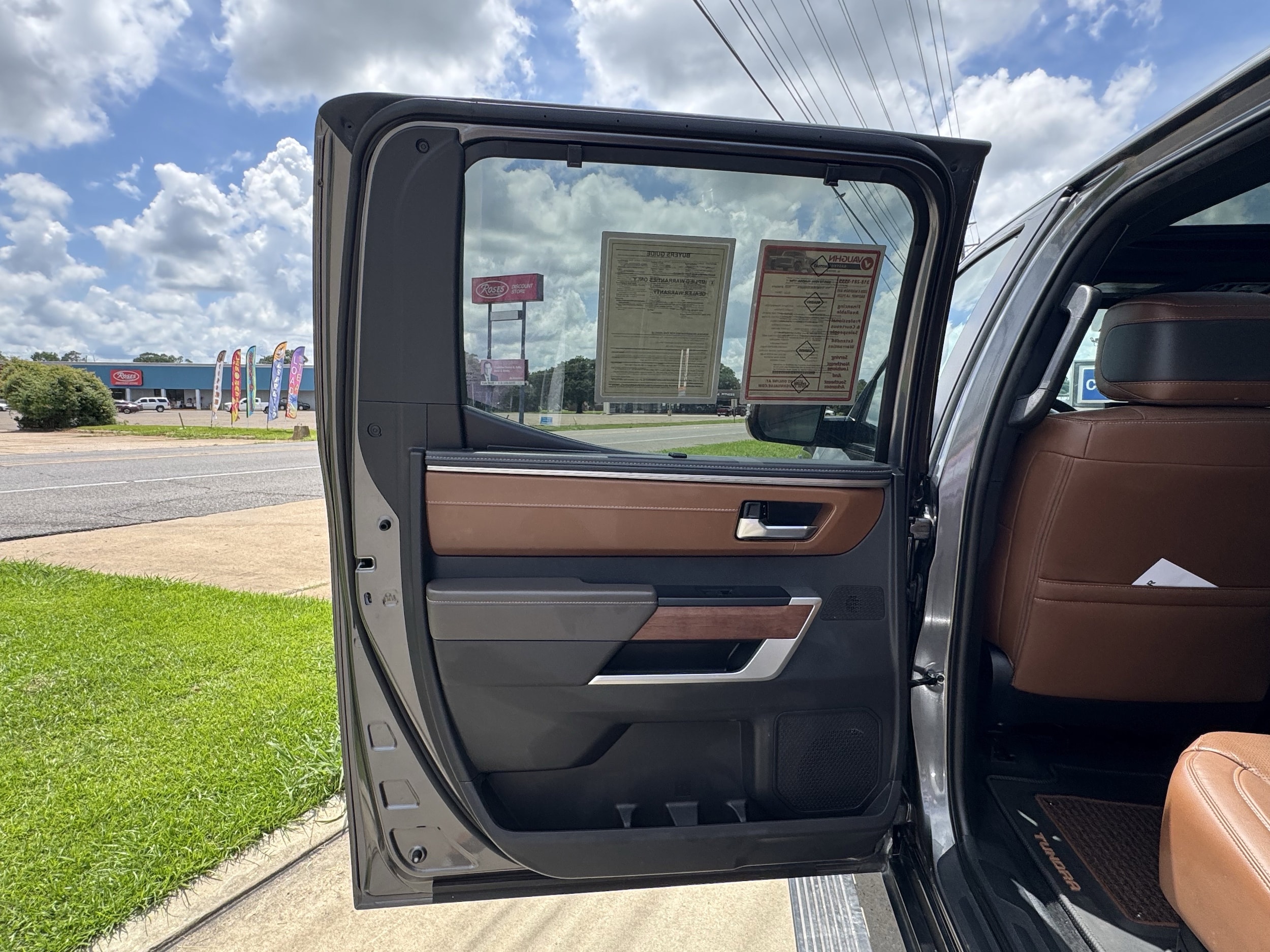 2025 Toyota Tundra 1794 Edition - Photo 17