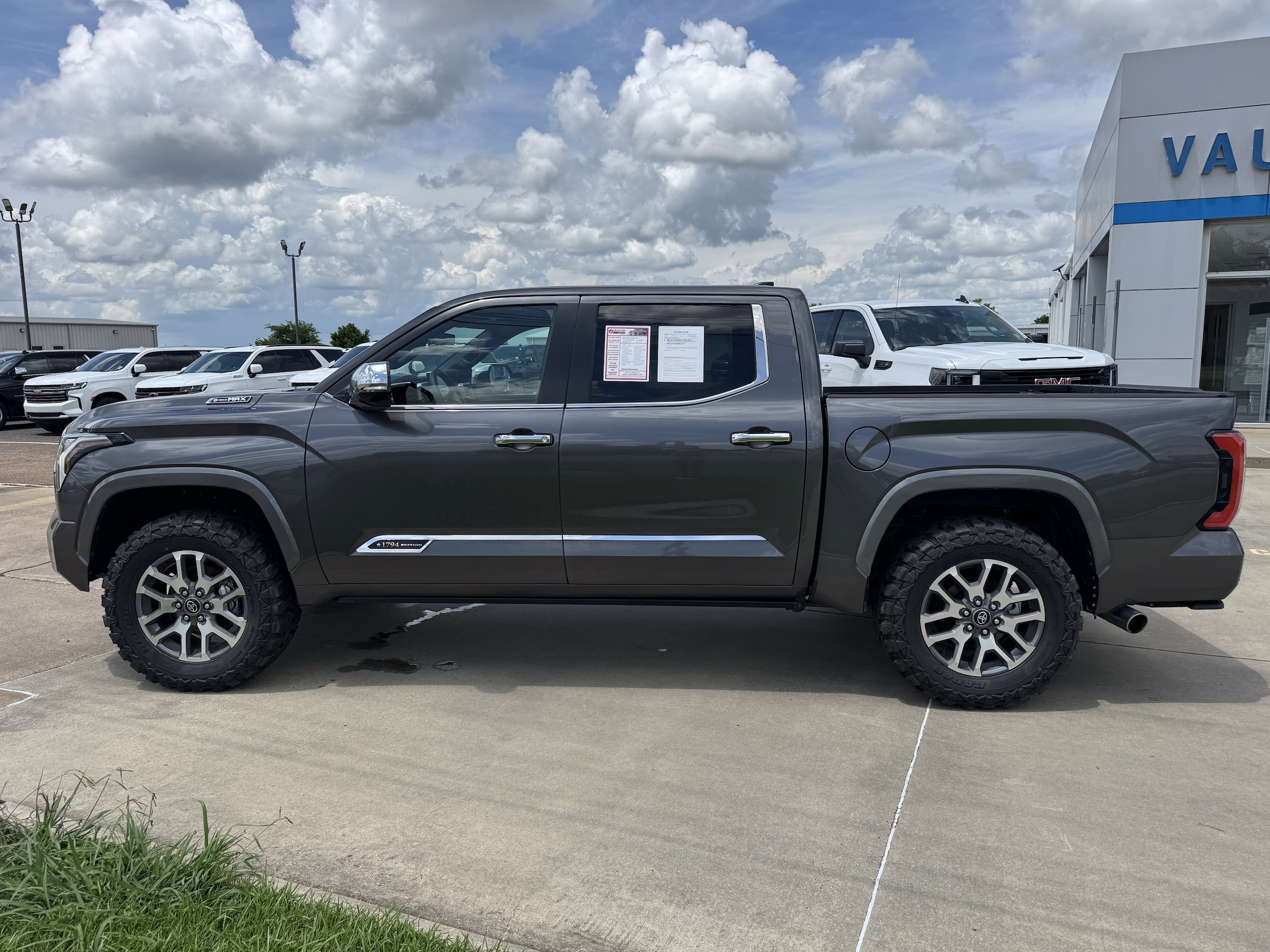 2025 Toyota Tundra 1794 Edition - Photo 2