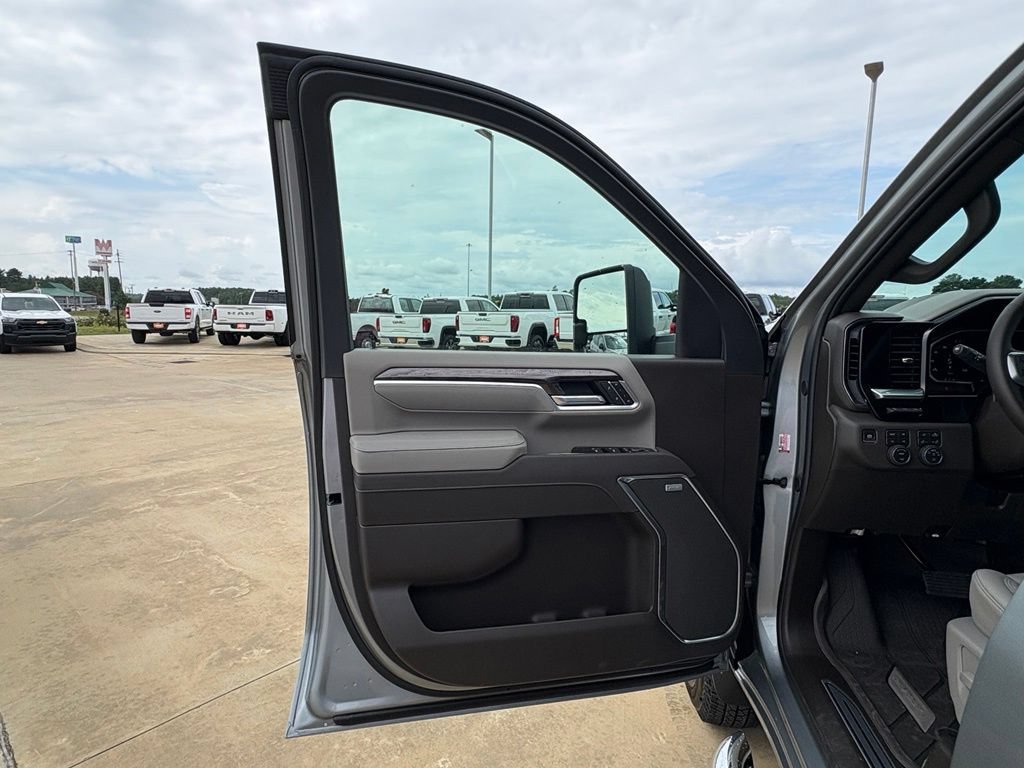 2026 Chevrolet Silverado 3500 HD LTZ - Photo 10