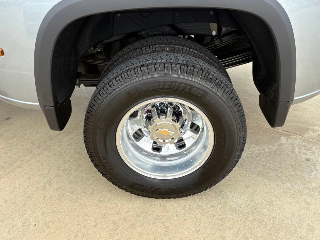 2026 Chevrolet Silverado 3500 HD LTZ - Photo 9