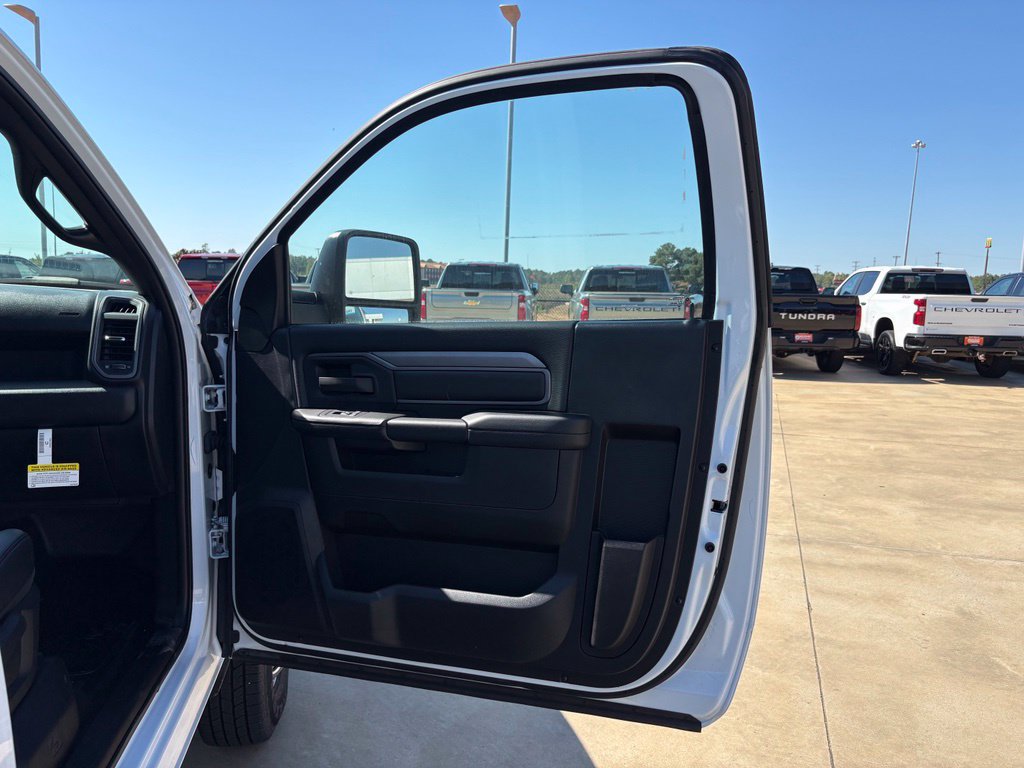 2025 RAM Ram 3500 Chassis Cab Tradesman - Photo 16