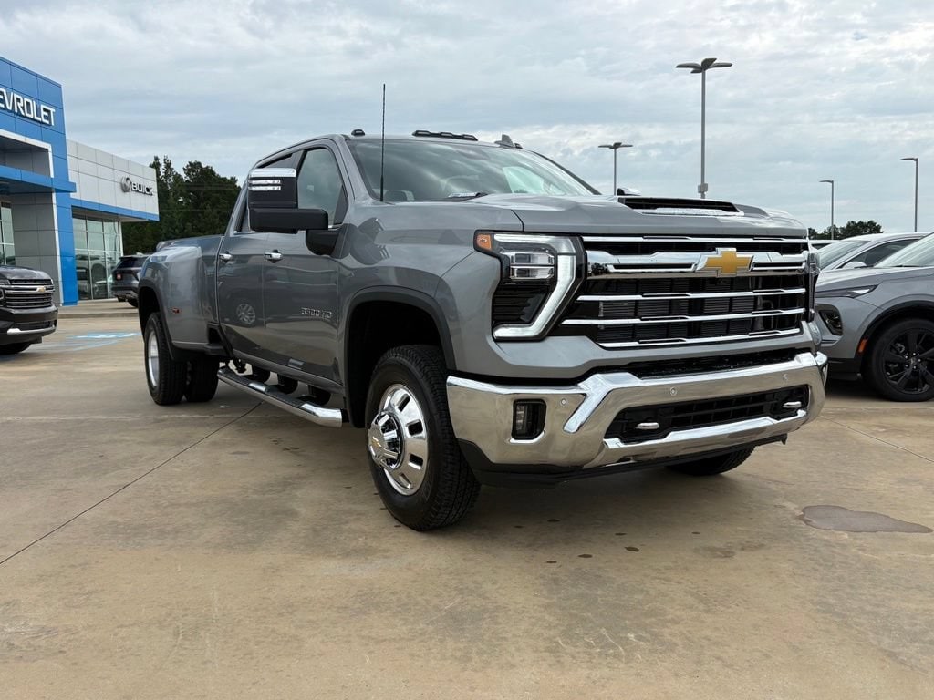 2026 Chevrolet Silverado 3500 HD LTZ - Photo 6
