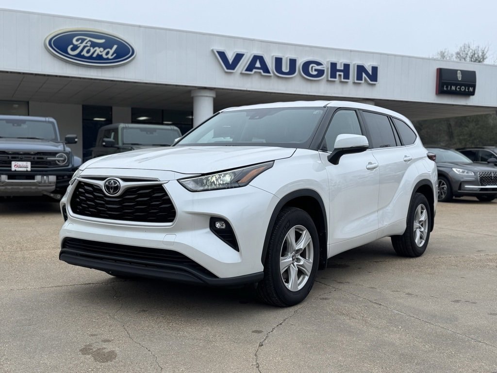 Used 2024 Toyota Highlander LE SUV