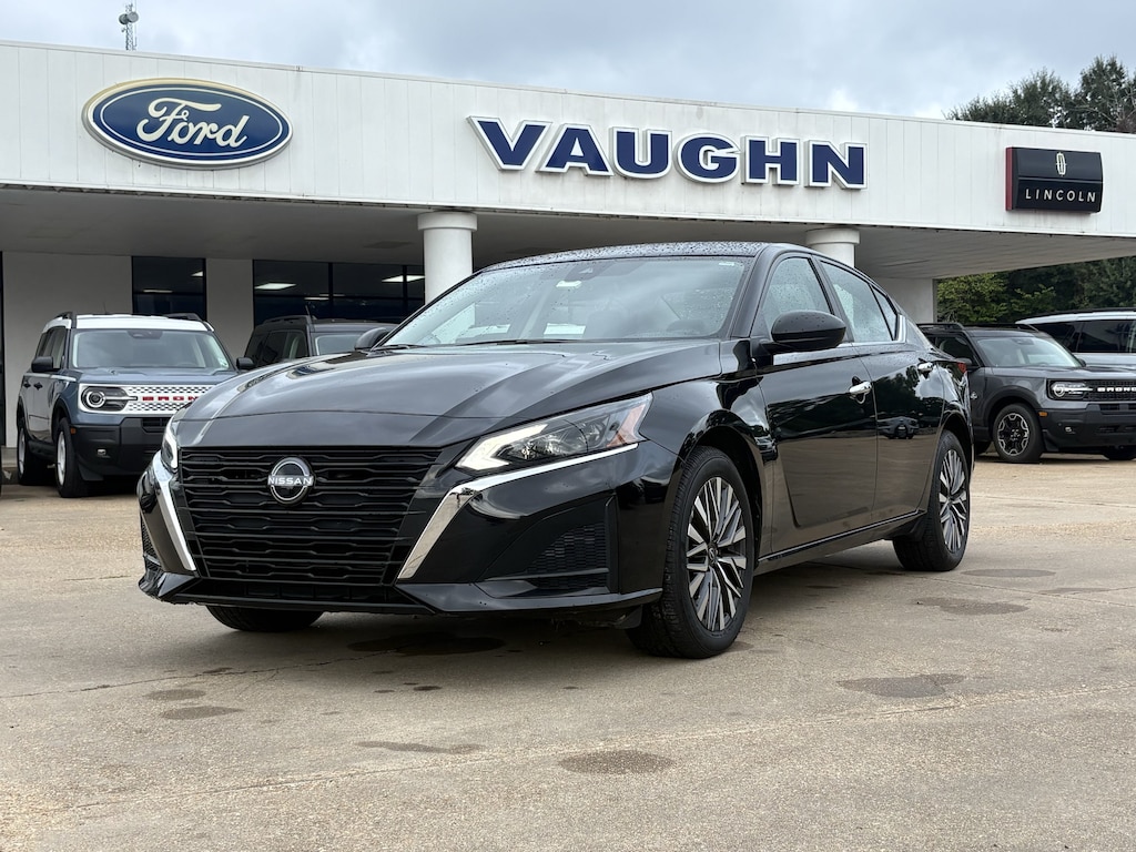 Used 2025 Nissan Altima SV Sedan
