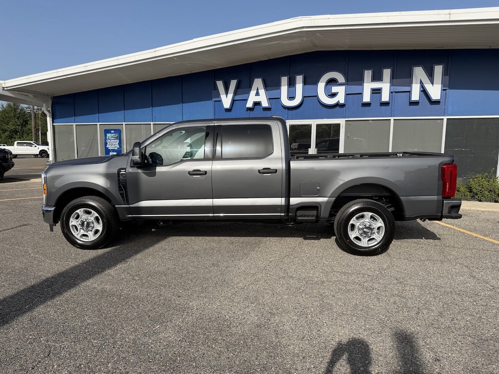 New 2026 Ford Super Duty F-350 SRW XLT Truck Crew Cab