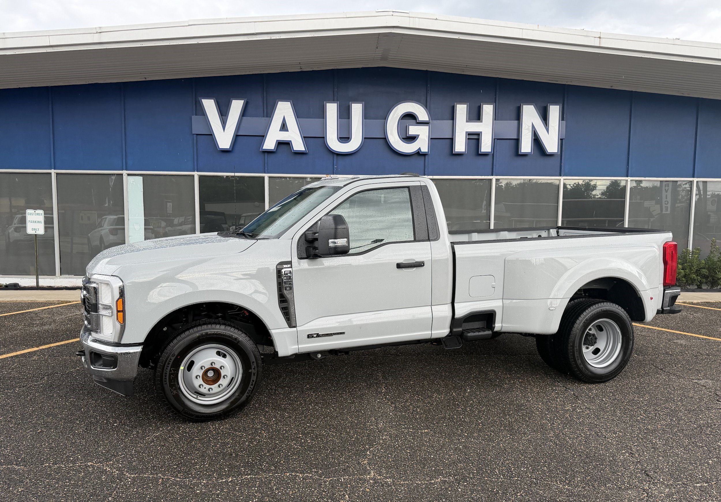  Ford Super Duty F-350 DRW
