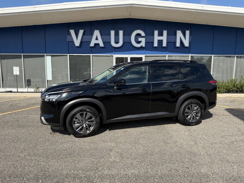 Used 2025 Nissan Pathfinder SV SUV