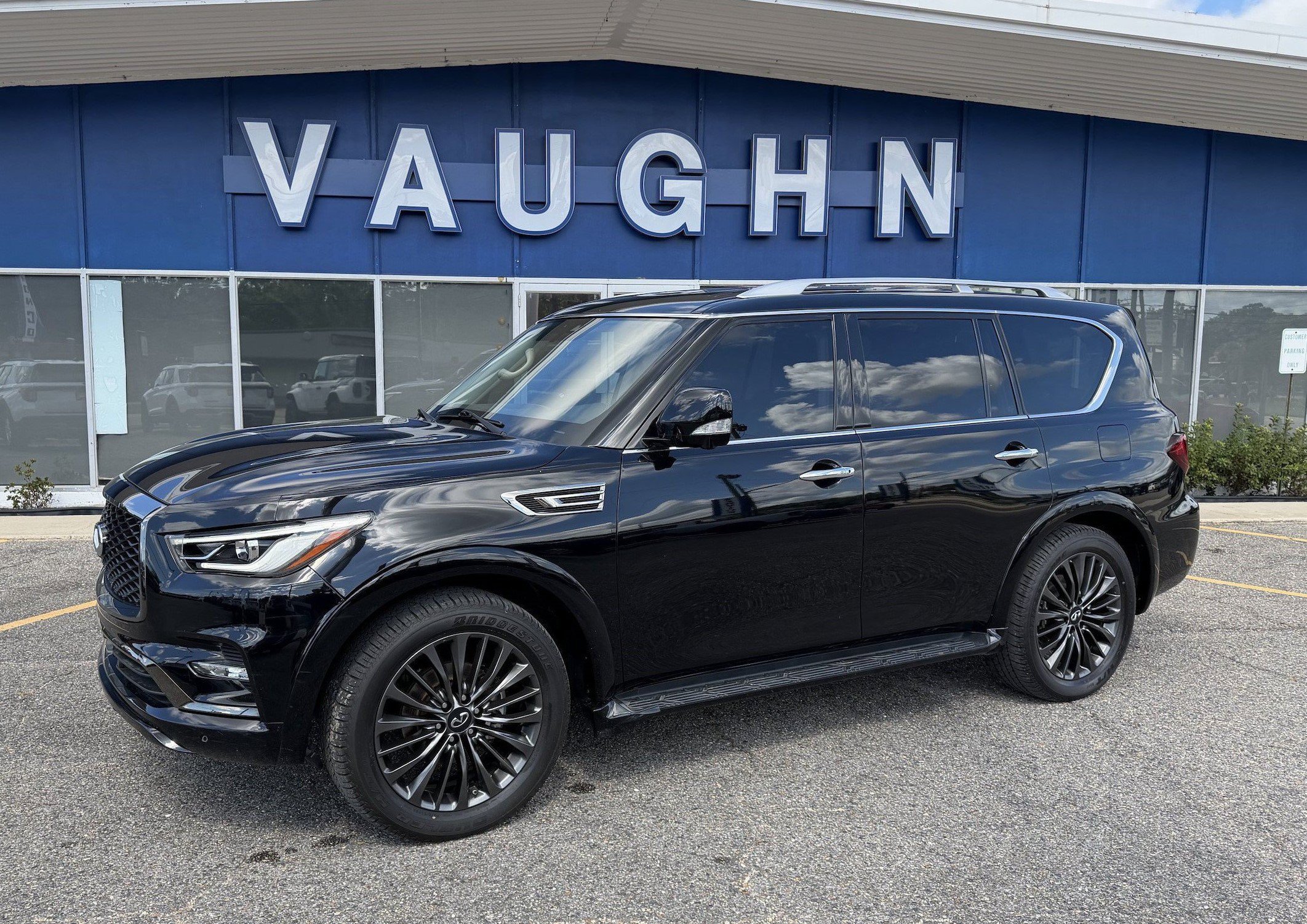 2023 INFINITI QX80