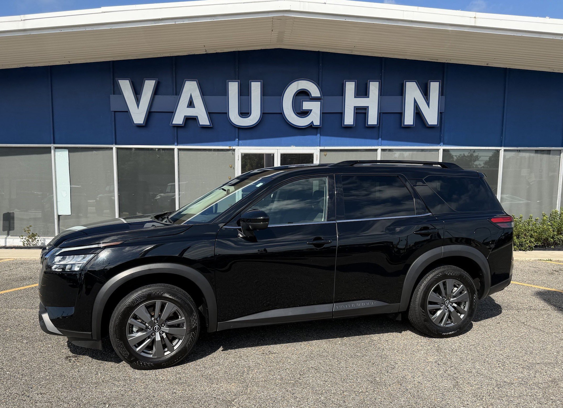 2025 Nissan Pathfinder SV