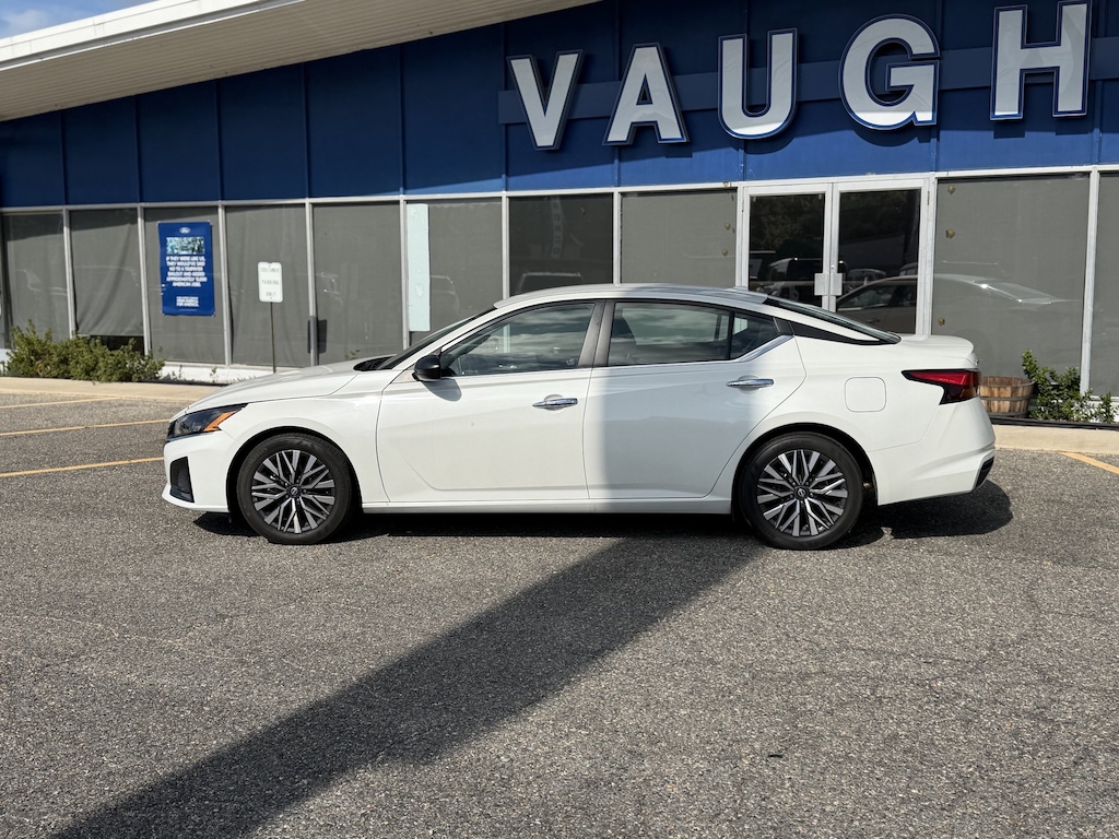 Used 2025 Nissan Altima SV Sedan