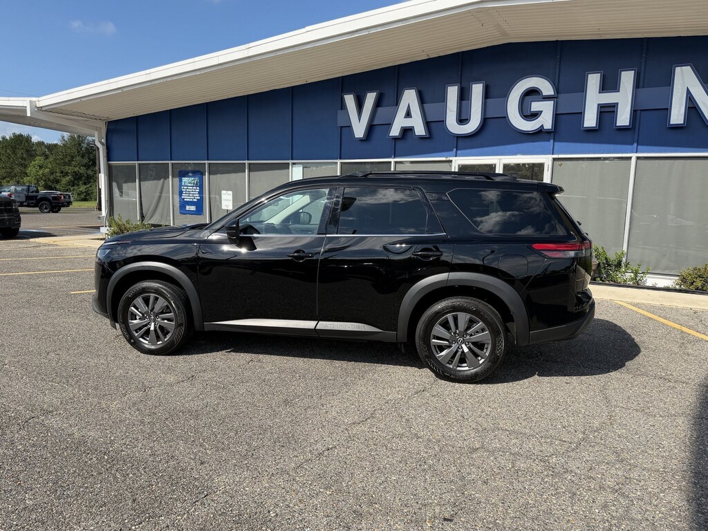 Used 2025 Nissan Pathfinder SV SUV