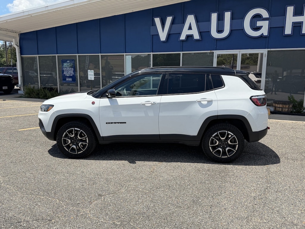 Used 2025 Jeep Compass Trailhawk SUV