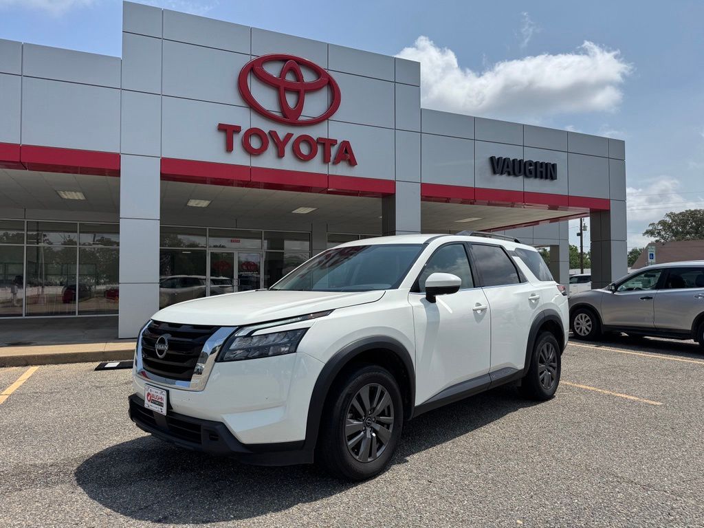 2025 Nissan Pathfinder SV