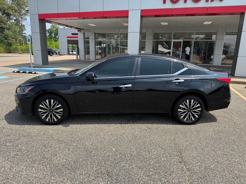 Used 2025 Nissan Altima 2.5 SV Sedan