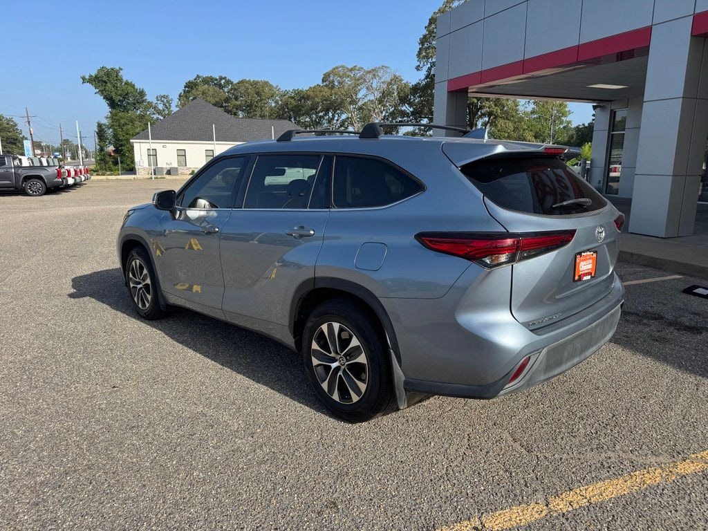 Used 2021 Toyota Highlander XLE SUV