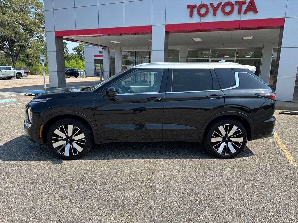 Used 2025 Mitsubishi Outlander Platinum Edition SUV