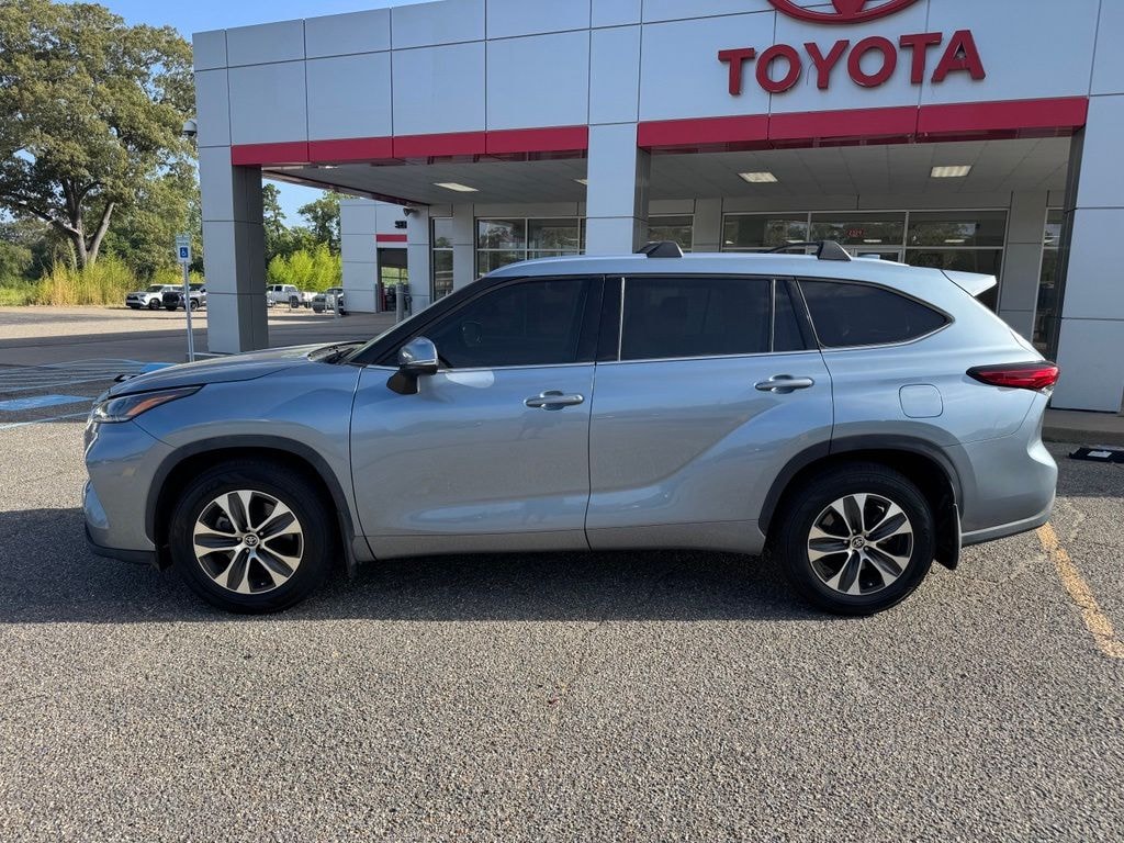 Used 2021 Toyota Highlander XLE SUV