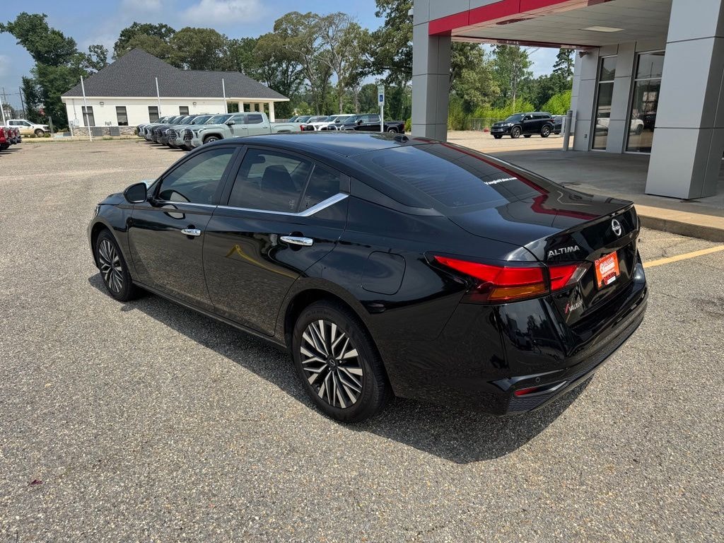 Used 2025 Nissan Altima 2.5 SV Sedan