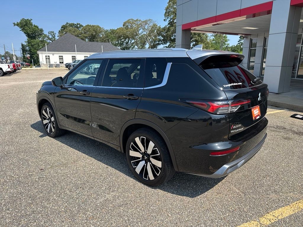 Used 2025 Mitsubishi Outlander Platinum Edition SUV
