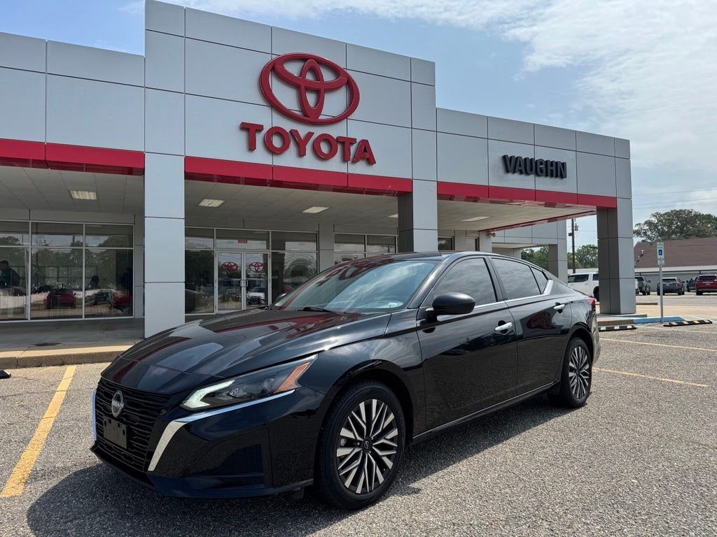Used 2025 Nissan Altima 2.5 SV Sedan