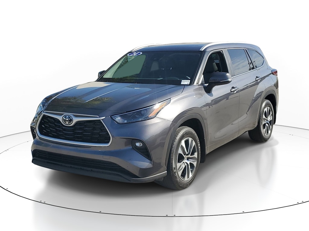 Used 2024 Toyota Highlander LE LE FWD