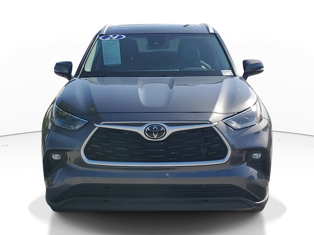 Used 2024 Toyota Highlander LE LE FWD