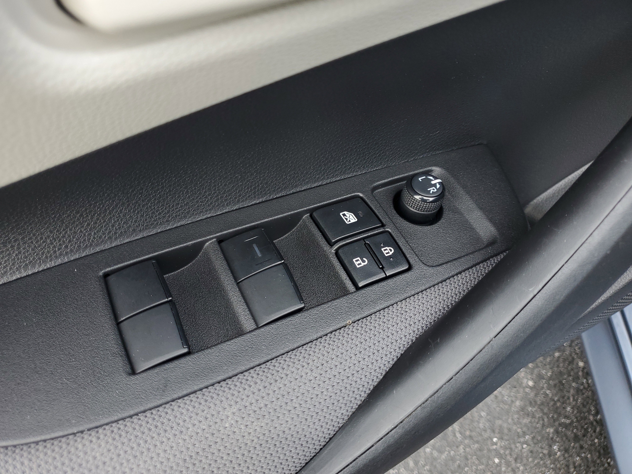 2022 Toyota Corolla LE - Photo 17