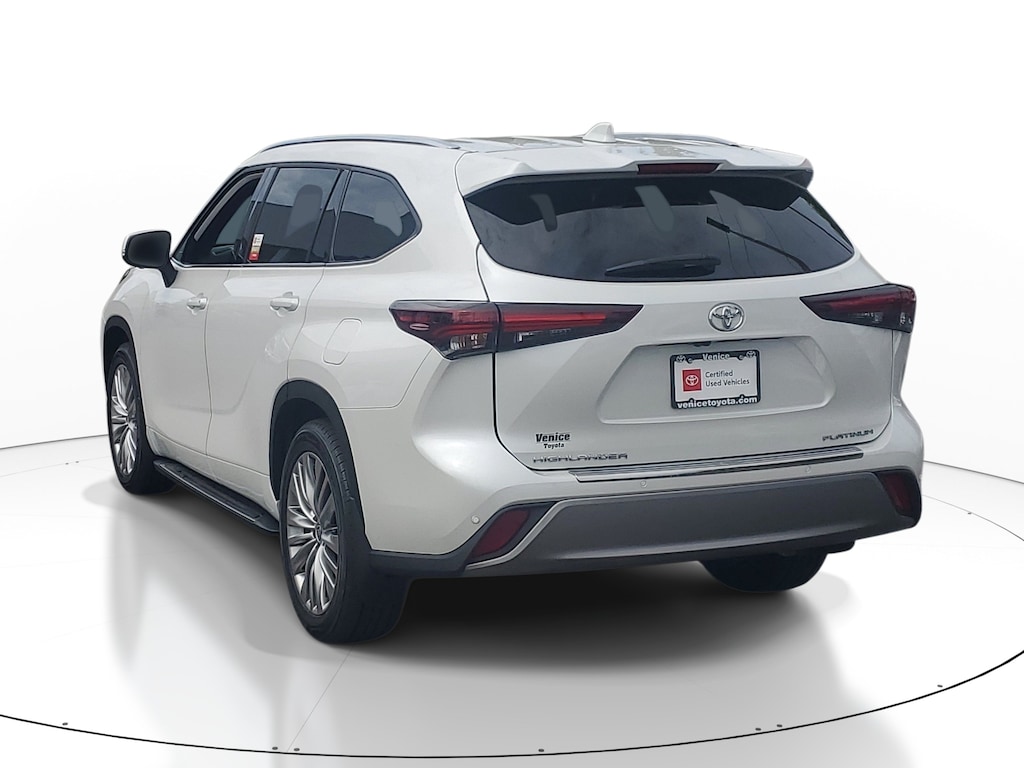 Used 2024 Toyota Highlander Platinum SUV