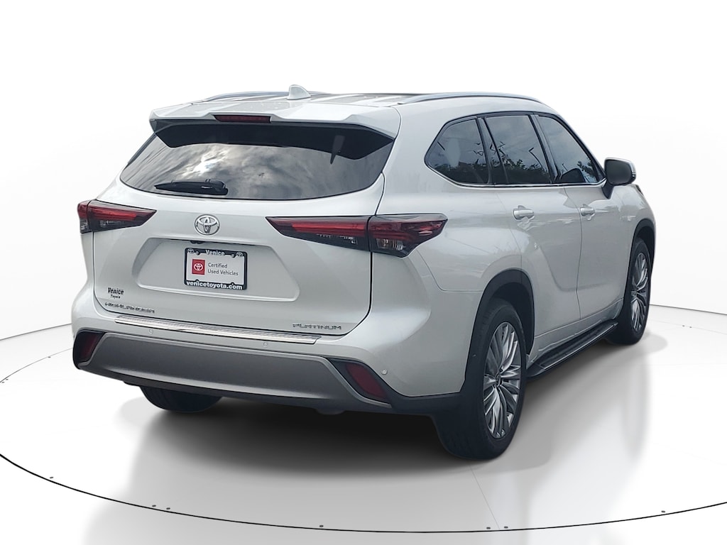 Used 2024 Toyota Highlander Platinum SUV