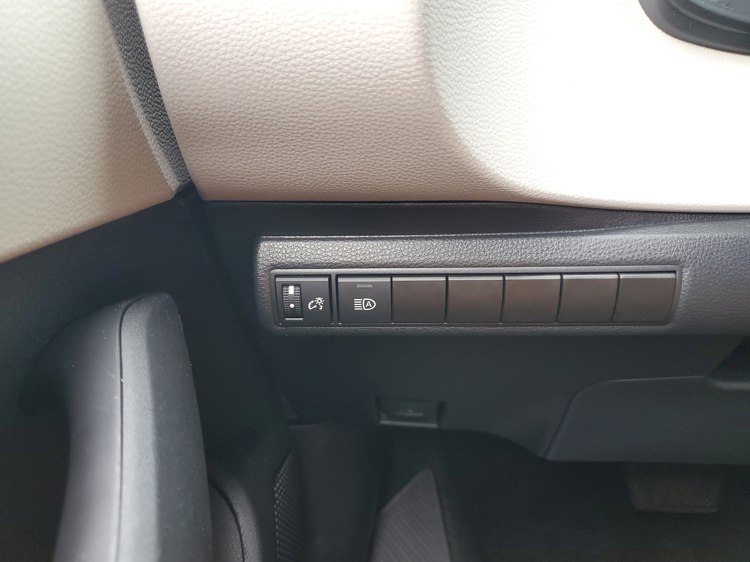 2022 Toyota Corolla LE - Photo 31
