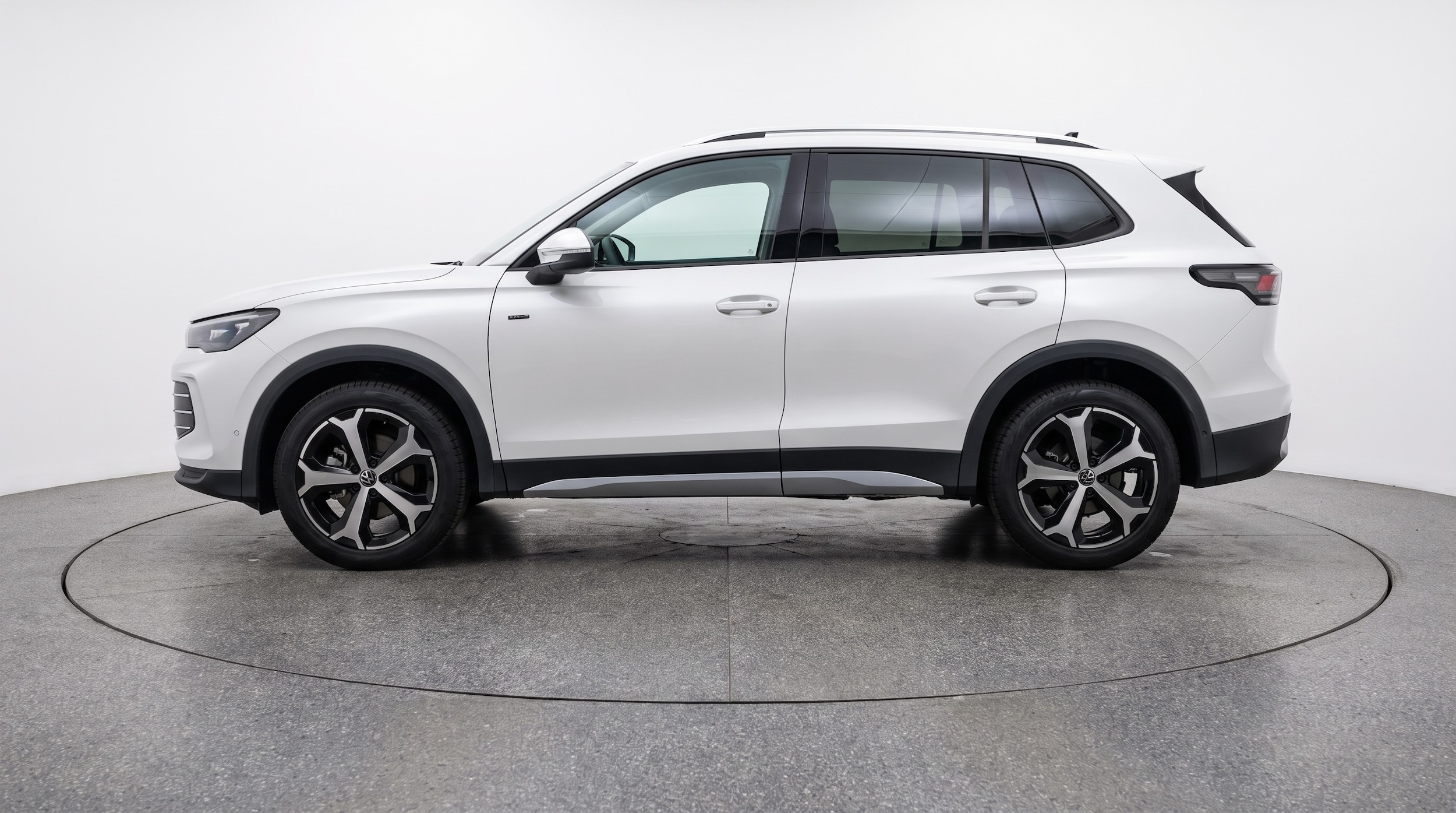 Thumbnail: 2026 Volkswagen Tiguan - 4