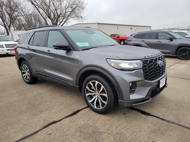 2025 Ford Explorer ST-Line SUV