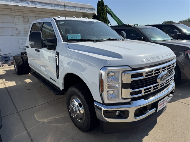  Ford Chassis Cab