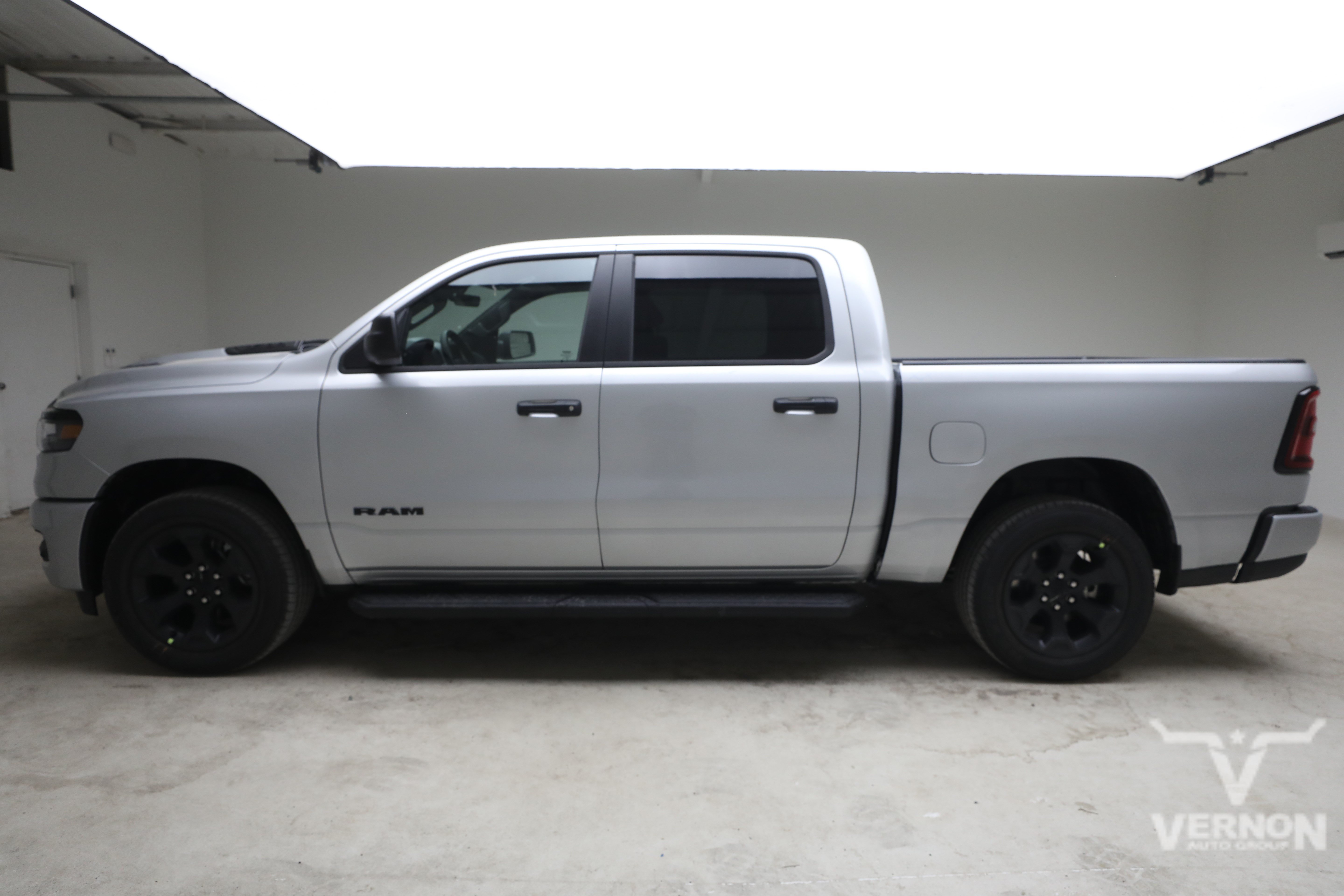 New 2027 Ram 1500 EXPRESS CREW CAB 4X4 5'7 BOX Pickup
