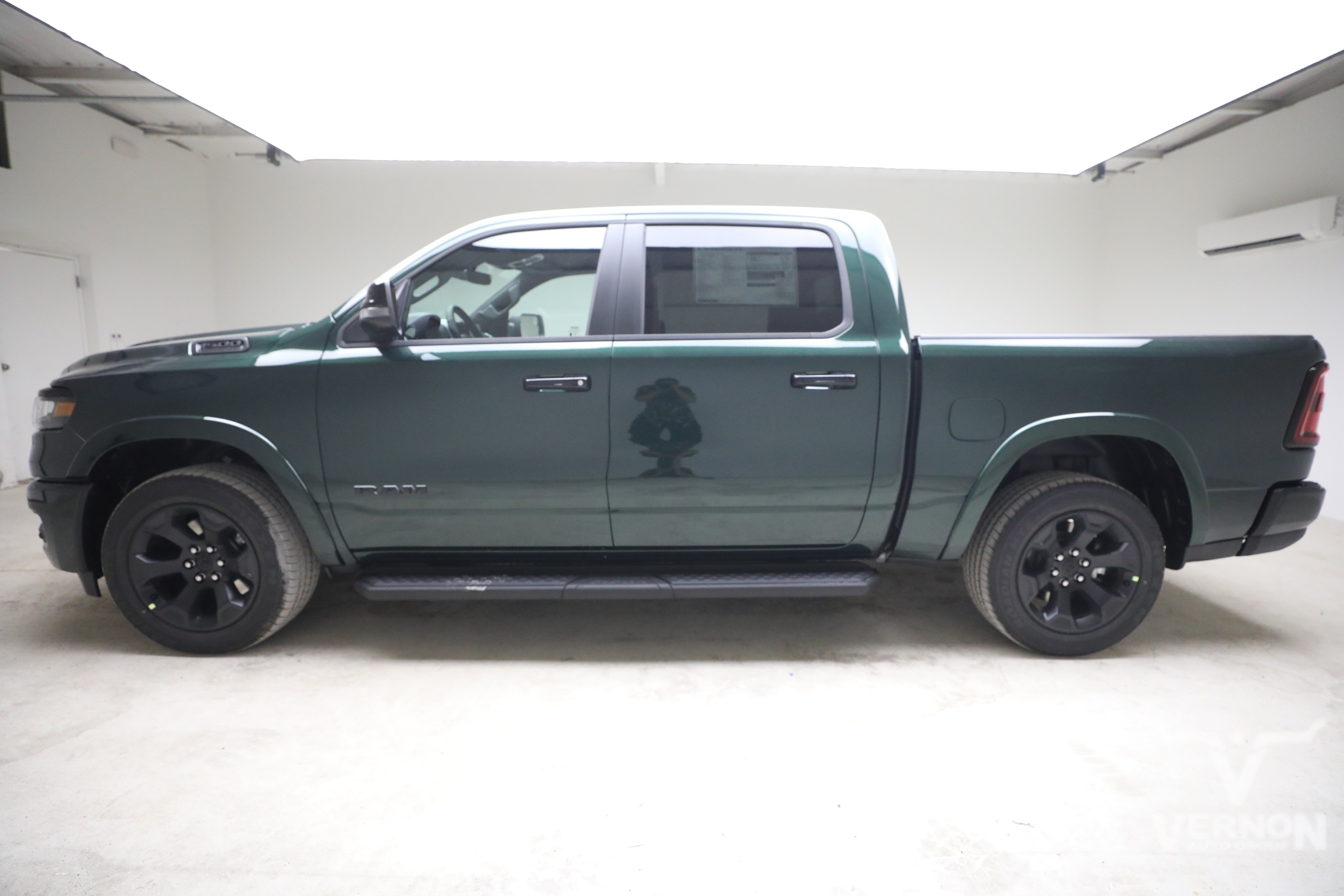 New 2027 Ram 1500 BIG HORN CREW CAB 4X2 5'7 BOX Pickup