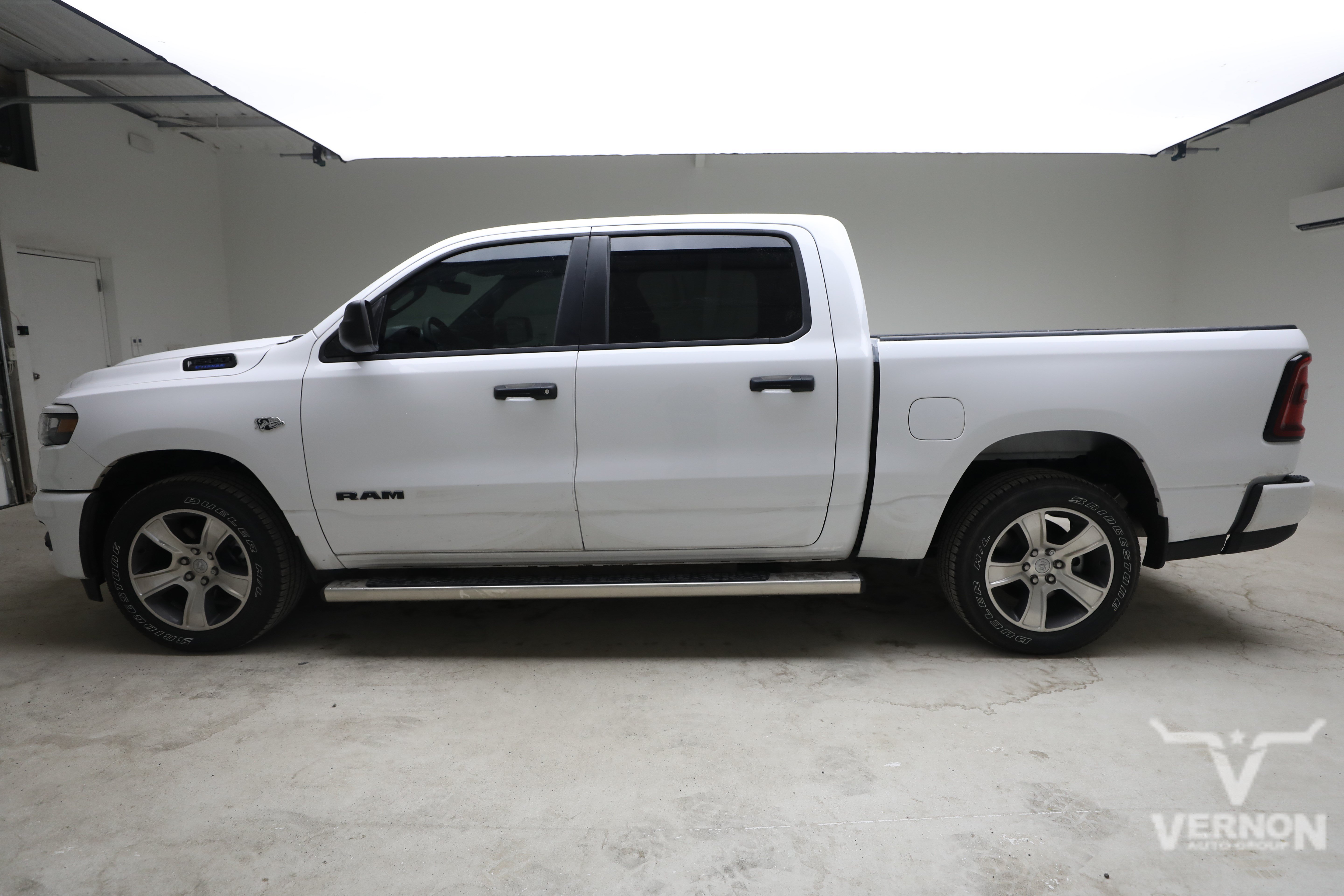 New 2026 Ram 1500 EXPRESS CREW CAB 4X2 5'7 BOX Pickup