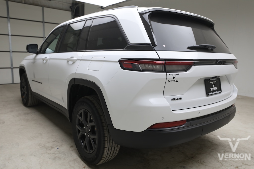 New 2027 Jeep Grand Cherokee LAREDO ALTITUDE 4X4 Sport Utility