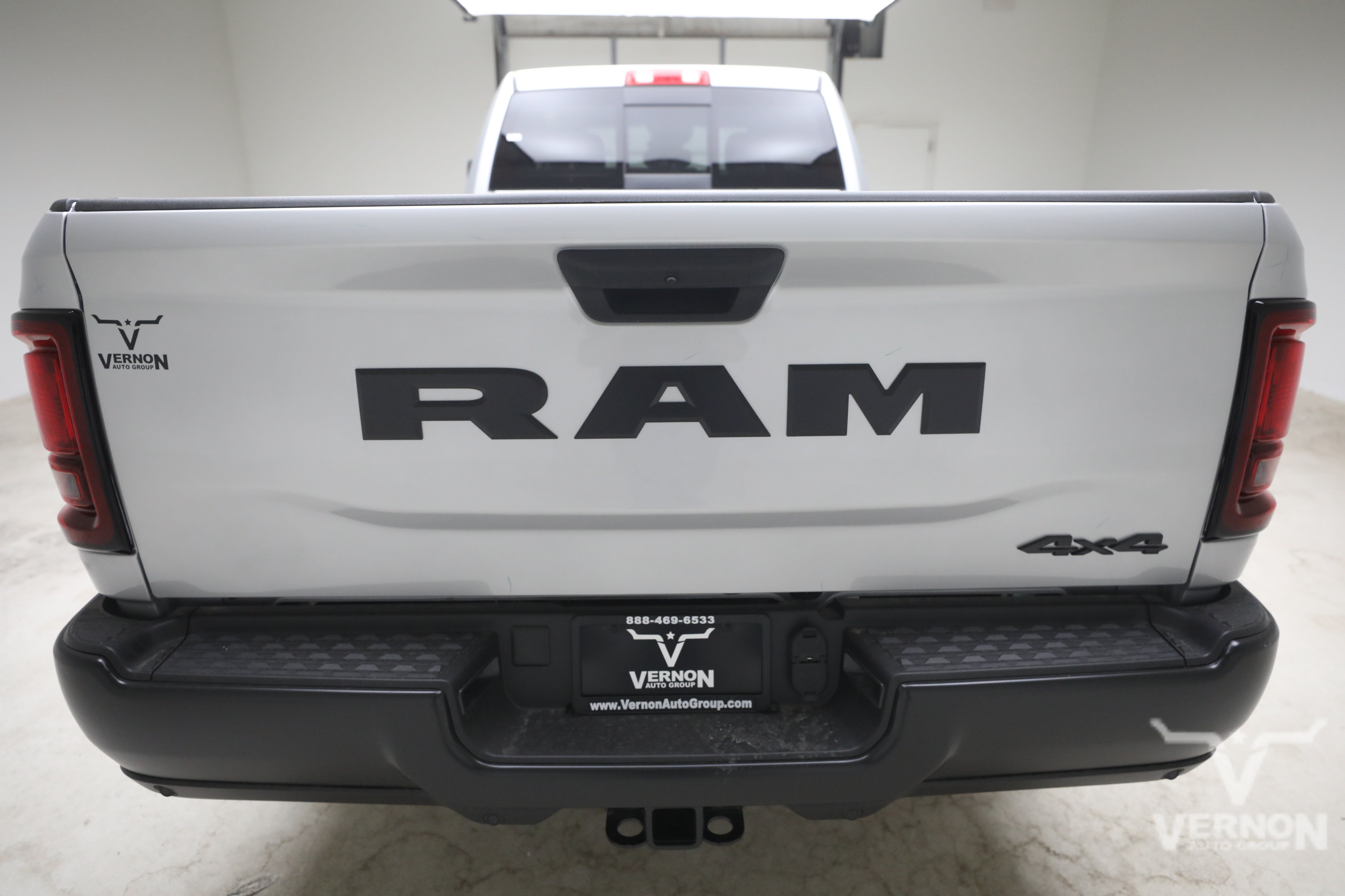 New 2027 Ram 2500 TRADESMAN CREW CAB 4X4 8' BOX Pickup