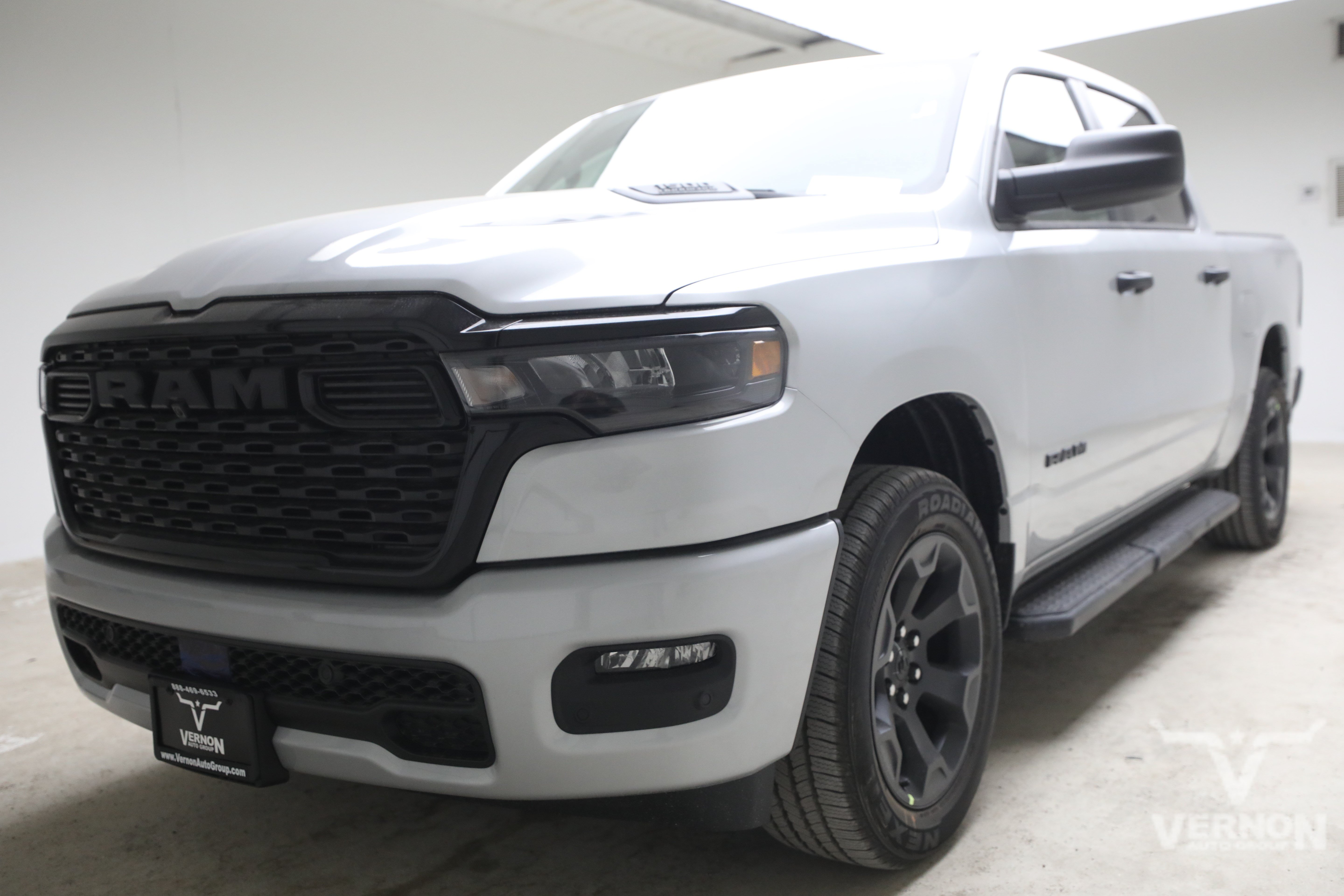 New 2027 Ram 1500 EXPRESS CREW CAB 4X4 5'7 BOX Pickup
