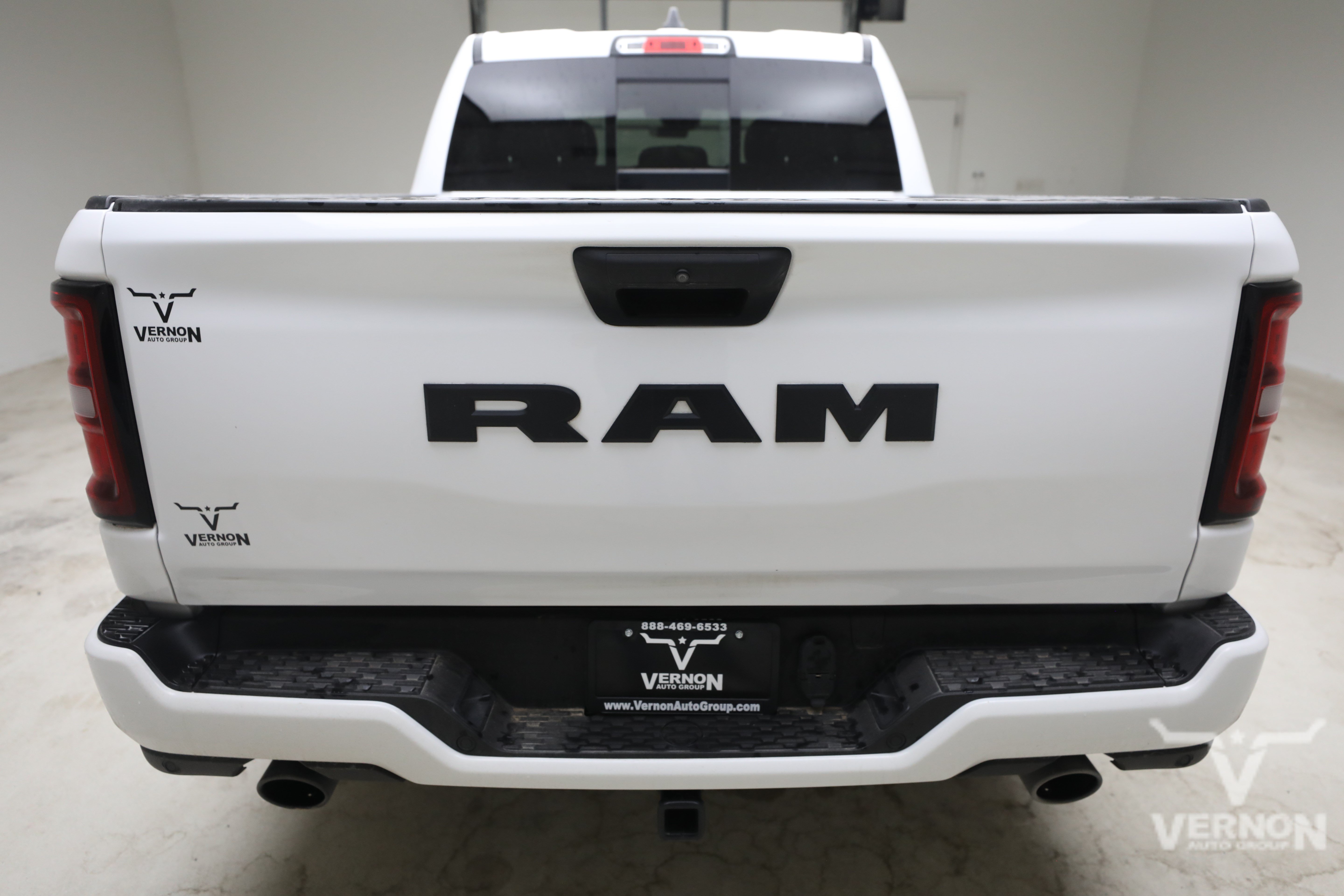 New 2026 Ram 1500 EXPRESS CREW CAB 4X2 5'7 BOX Pickup