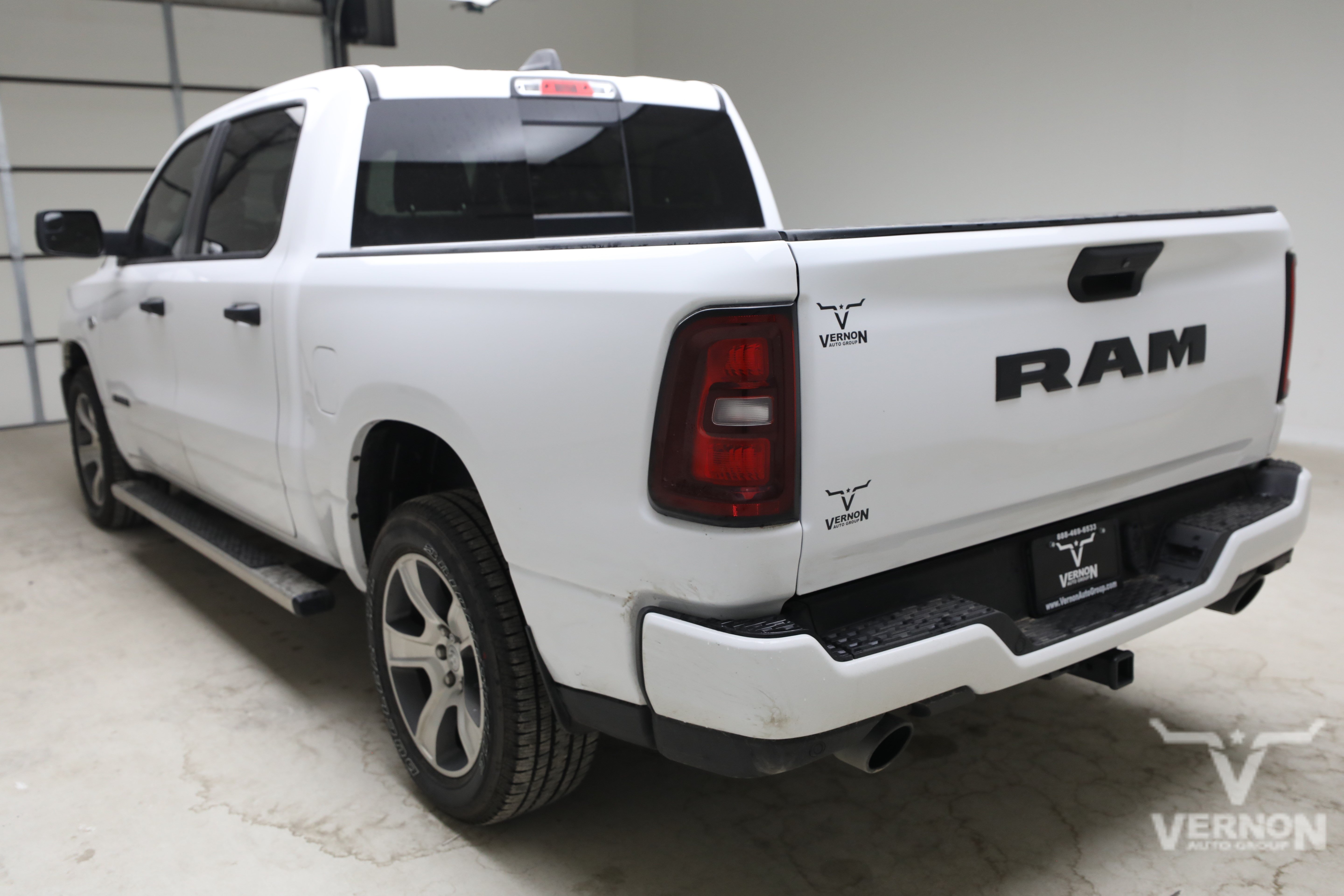 New 2026 Ram 1500 EXPRESS CREW CAB 4X2 5'7 BOX Pickup