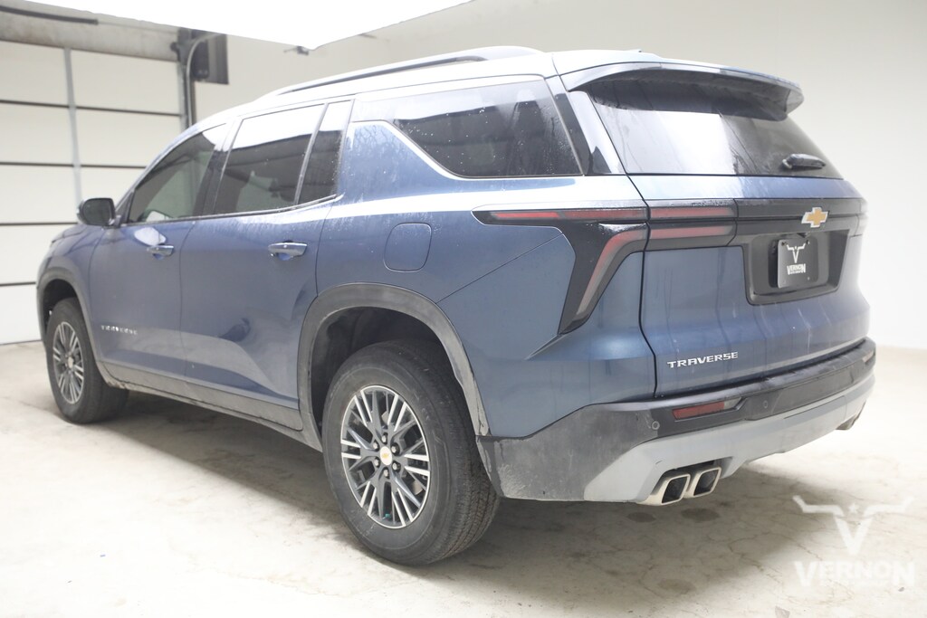 Used 2025 Chevrolet Traverse LT SUV