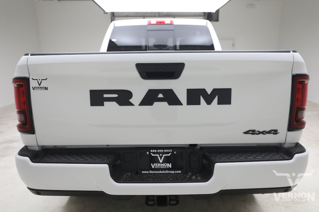 New 2026 Ram 2500 BLACK EXPRESS CREW CAB 4X4 6'4 BOX Pickup