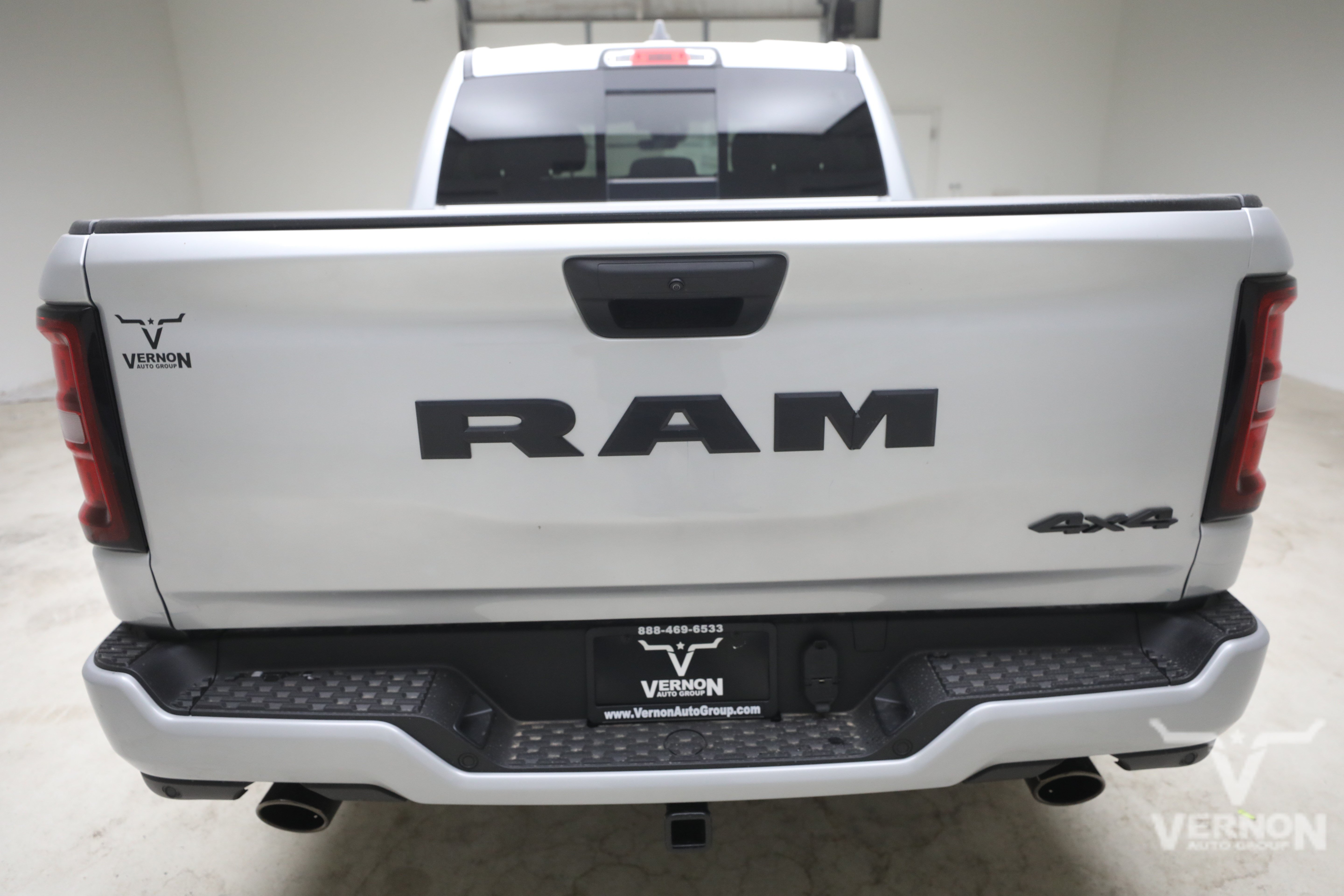 New 2027 Ram 1500 EXPRESS CREW CAB 4X4 5'7 BOX Pickup