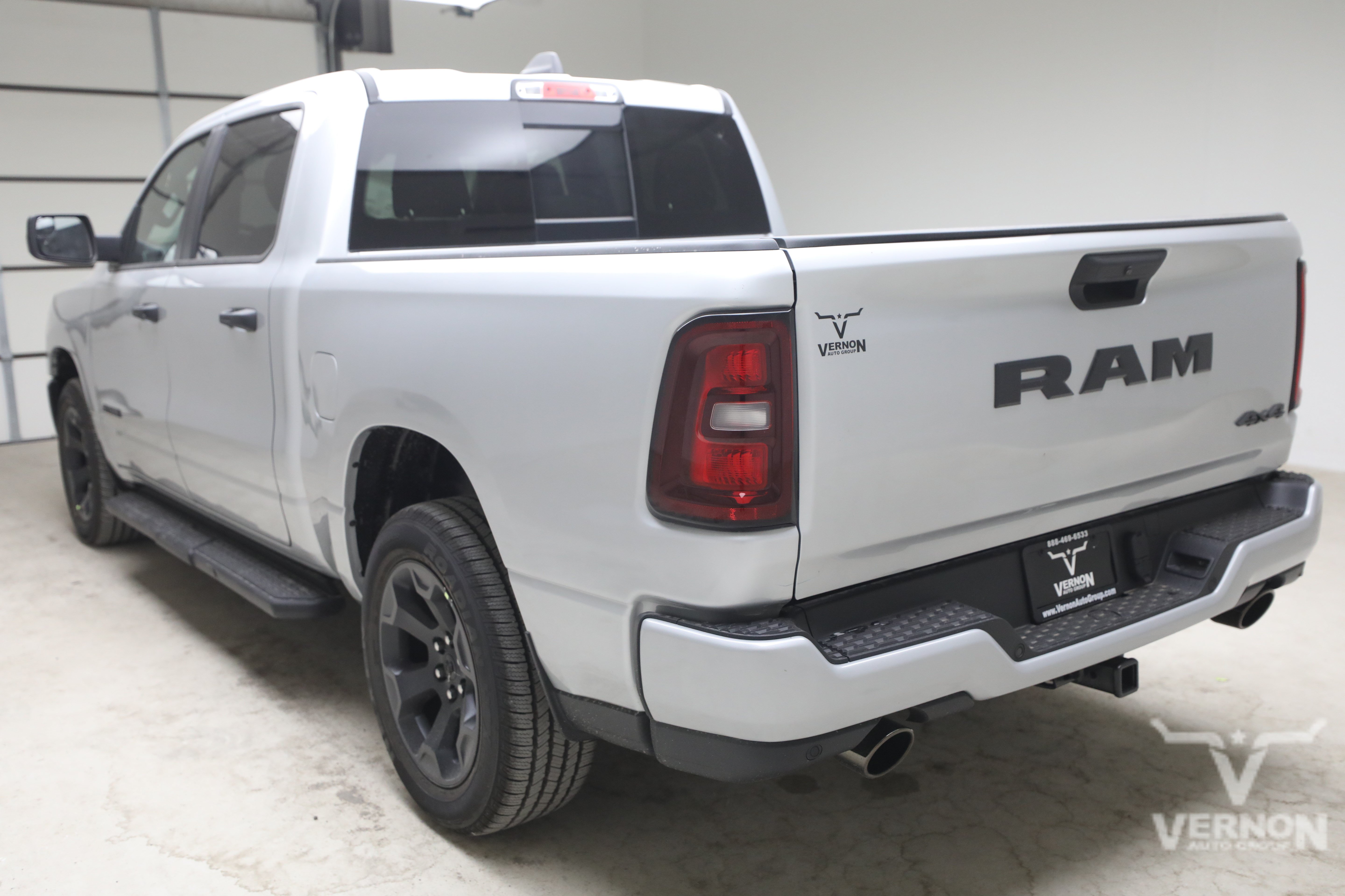New 2027 Ram 1500 EXPRESS CREW CAB 4X4 5'7 BOX Pickup
