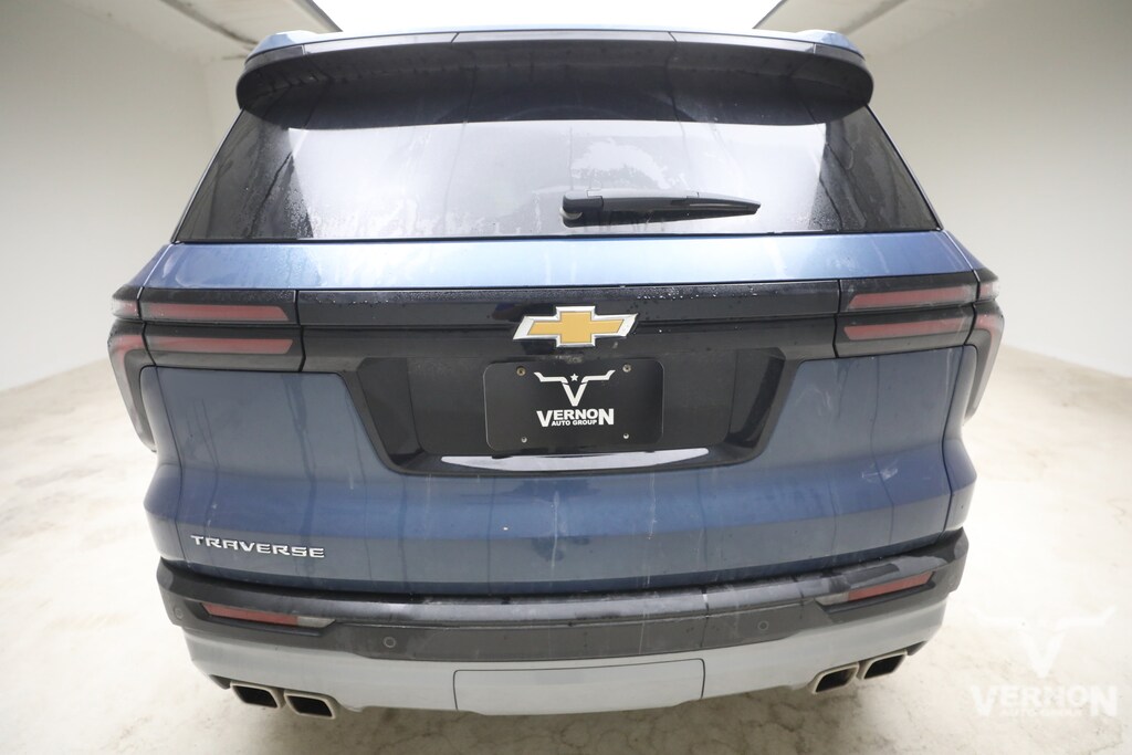 Used 2025 Chevrolet Traverse LT SUV